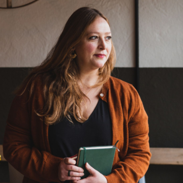 Rebecca Fletcher headshot holding green book